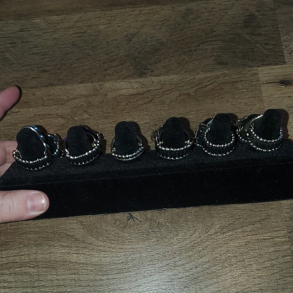 Stylish Assorted Rings Set - Picture 4 of 4